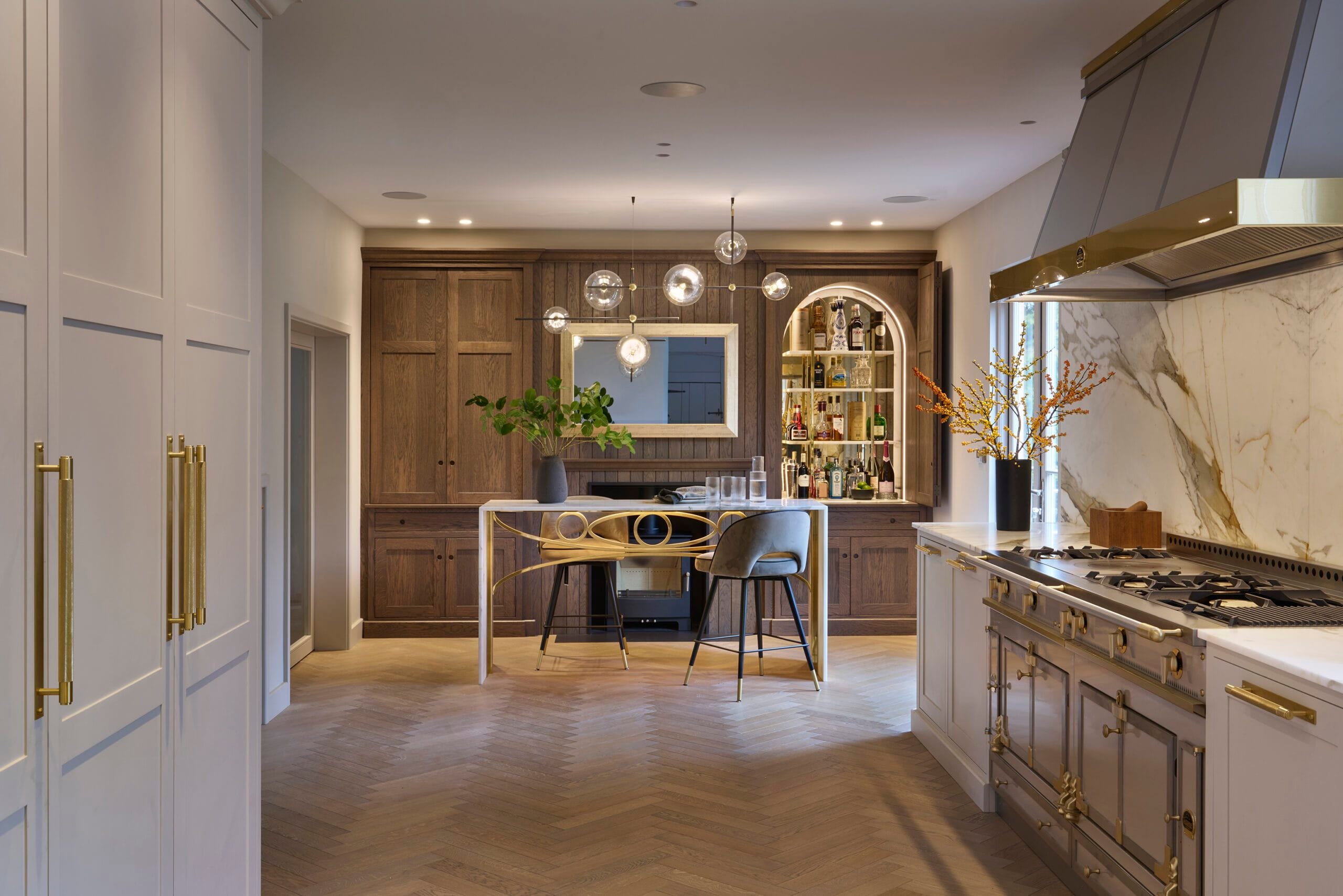 The Bays La Cornue Chateau 180 with bookmatched Calacatta Borghini marble